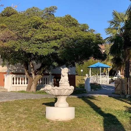 Casa Aurea